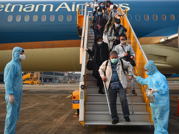 Sân bay Vân Đồn đón 56 người Việt trở về từ Ukraine