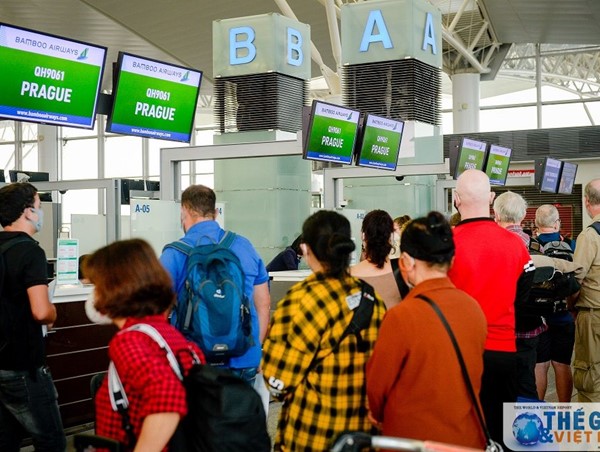 Đại sứ CH Séc cảm ơn chuyến bay chở 300 công dân Séc và EU về nước giữa dịch Covid-19