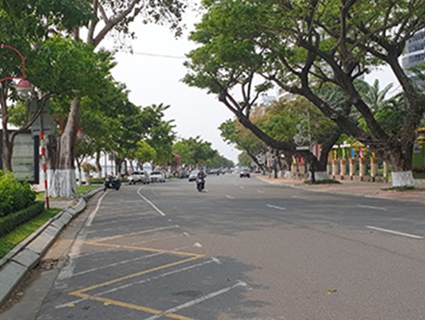 Phố phường Đà Nẵng vắng vẻ trong ngày đầu cách ly toàn xã hội