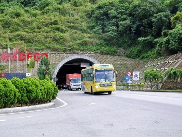 Hầm Hải Vân tạm ngừng dịch vụ trung chuyển để phòng dịch Covid-19
