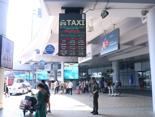 Taxi có thể hoạt động tại sân bay Nội Bài và ga Hà Nội trong thời gian cách ly xã hội