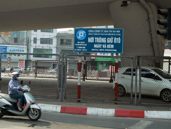 Hà Nội tiếp tục được đồng ý cho tổ chức trông giữ xe dưới gầm cầu