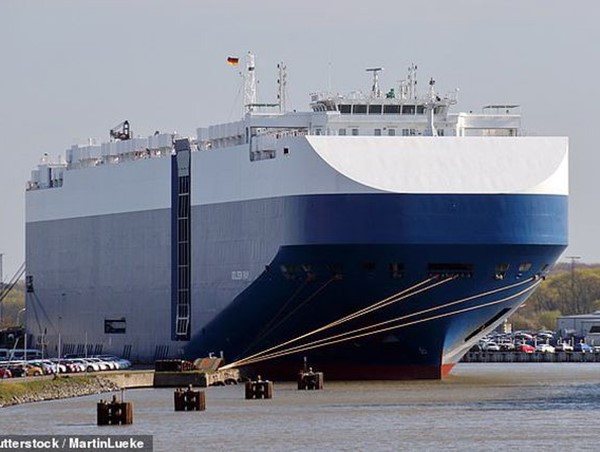 Hải Phòng: Thuyền trưởng tàu nước ngoài chết bất thường, phun khử khuẩn toàn bộ tàu