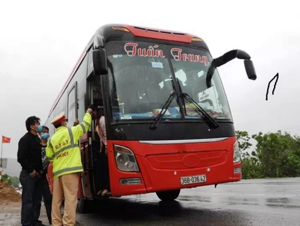 Thêm 1 xe khách đi "xuyên Việt" trong thời gian cách ly xã hội