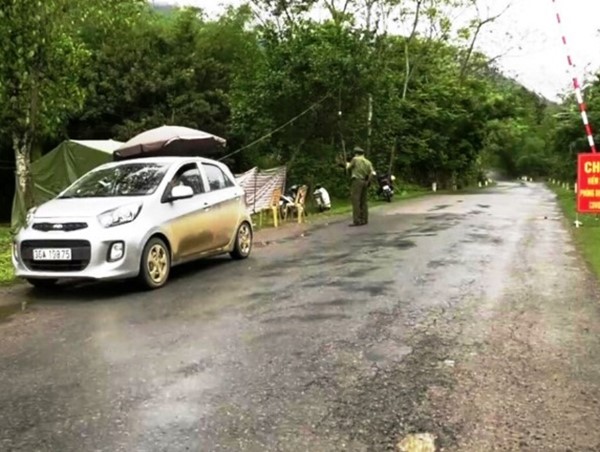 Vụ thuê ô tô đi sinh nhật khi đang cách ly: Một trường hợp từng vào Bệnh viện Bạch Mai