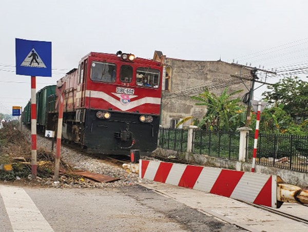 Nhiều địa phương vẫn thờ ơ với an toàn đường sắt