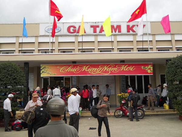 Nghiên cứu việc dừng bán vé tàu về Quảng Nam