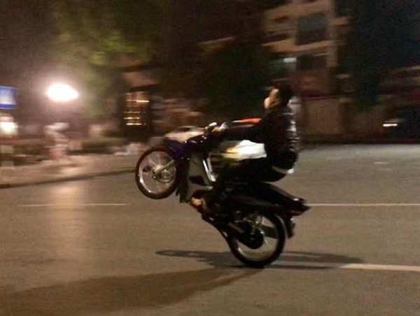 Triệu tập 28 đối tượng vụ "quái xế" gây náo loạn quanh hồ Hoàn Kiếm