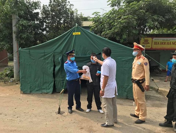 Chốt kiểm dịch Covid-19 giúp thanh niên dân tộc vừa ra tù về quê