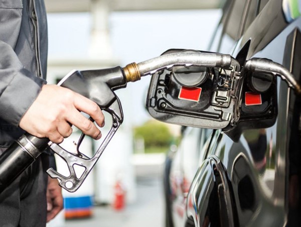 Xăng dầu tiếp tục giảm giá từ 15h hôm nay