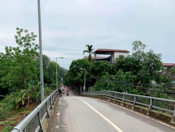 Người dân thị xã Sơn Tây ở nhà chống dịch, đường phố vắng vẻ lạ thường