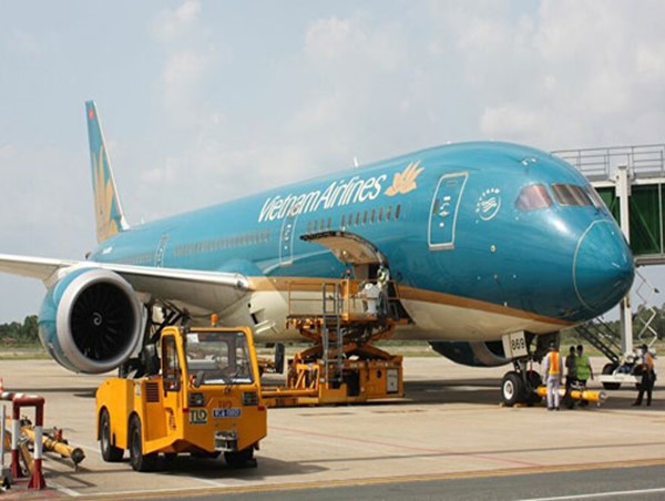 Chuyến bay chở du khách Anh về nước và đón công dân Việt "mắc kẹt" hạ cánh