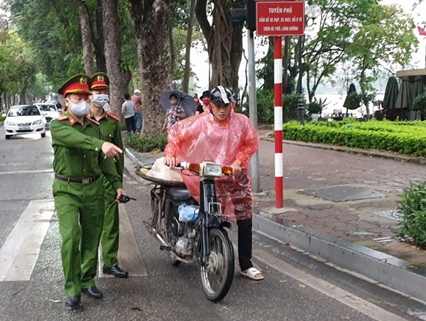 Tiếp tục thực hiện giãn cách xã hội: Người dân có biểu hiện lơ là, chủ quan