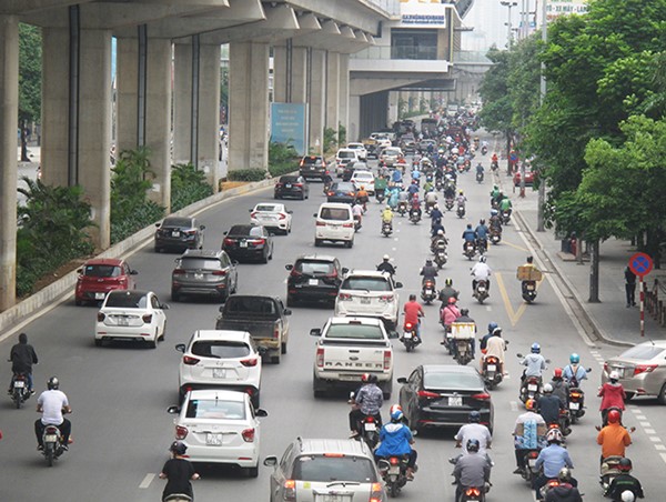 Kiến nghị cho xe buýt, taxi hoạt động trở lại từ 23/4