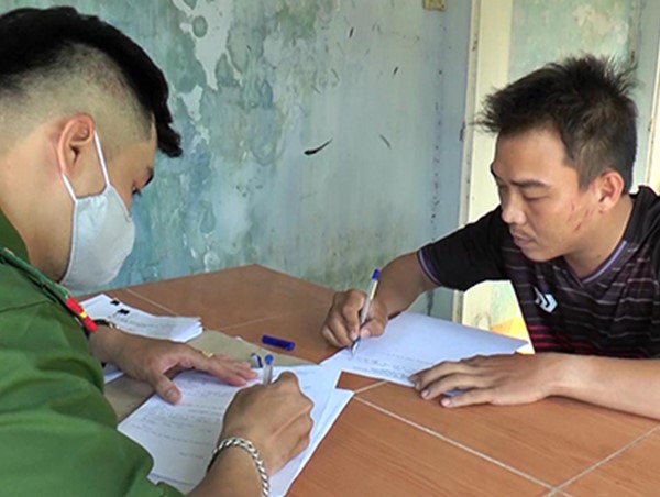 Thuê ô tô rồi làm giả giấy tờ mang đi cầm cố, chiếm đoạt tiền tỷ