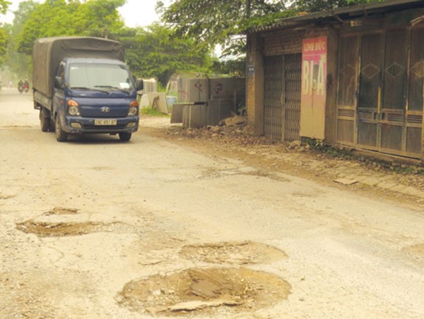 Cải tạo đường giao thông xã Hữu Hòa, huyện Thanh Trì: Người dân mong từng ngày