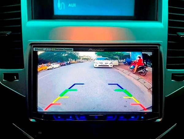 Muốn tham gia giao thông, ô tô phải lắp camera lùi