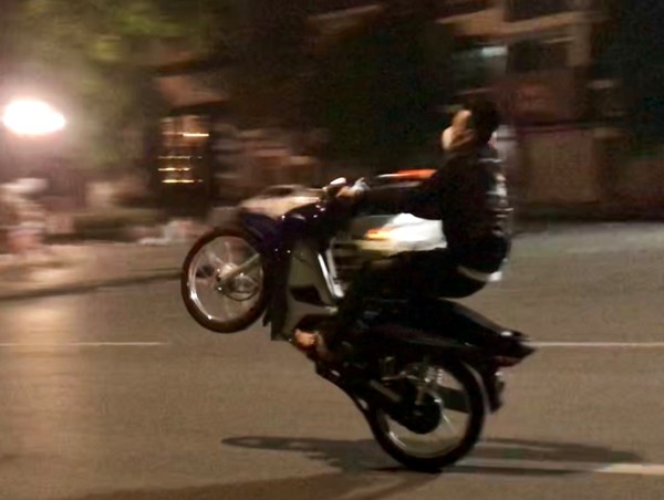 Hà Nội: 6 "quái xế" đua xe máy gây náo loạn bờ Hồ lĩnh án