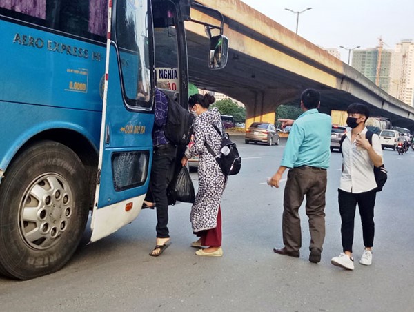 Xử lý nghiêm xe khách chạy “rà rê”, dừng đỗ, đón trả khách, bốc xếp hàng hóa sai quy định