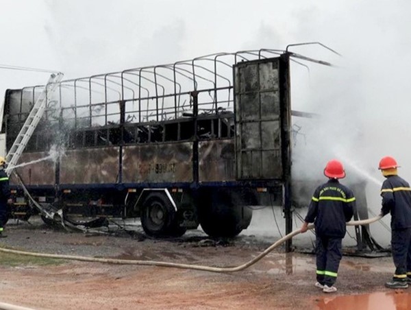 Hàng chục xe máy bất ngờ bị thiêu rụi, thiệt hại hàng tỷ đồng