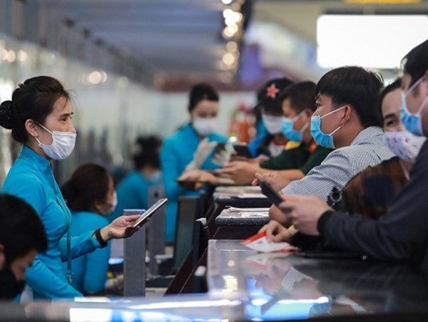 Hàng không đồng loạt giảm giá vé