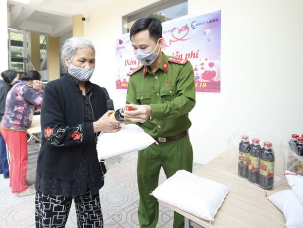 [Cuộc chiến chống Covid-19: Dân nghèo thành thị không đơn độc] Bài cuối: Viết tiếp những yêu thương