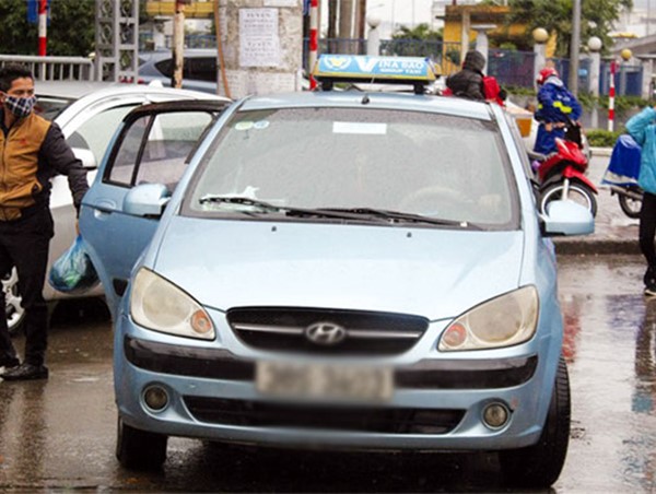 Tài xế taxi, xe ôm công nghệ: Phấn chấn quay trở lại làm việc