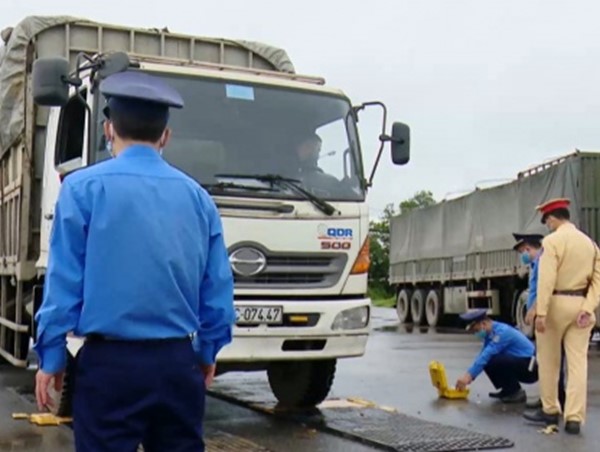 Hà Nội xử lý xe quá tải khu vực giáp ranh
