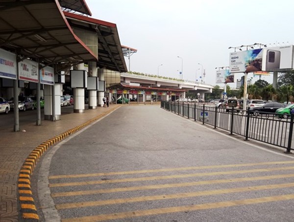 Sân bay Nội Bài "lạ lẫm" trong ngày đầu nghỉ lễ 30/4 và 1/5