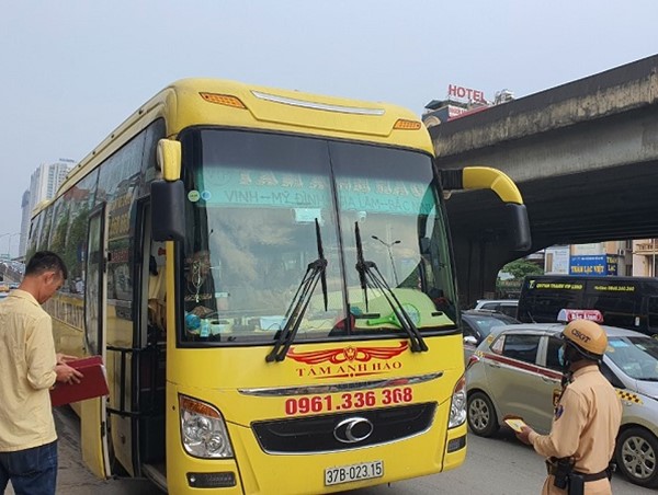 Vi phạm giao thông trong kỳ nghỉ lễ 30/4 tăng gấp đôi, xử phạt gần 14 tỷ đồng