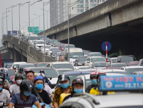 Đường phố Hà Nội “ngộp thở” trong ngày cuối kỳ nghỉ 30/4 - 1/5