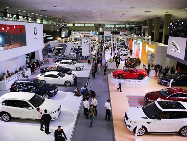 Các hãng ô tô đồng loạt giảm giá