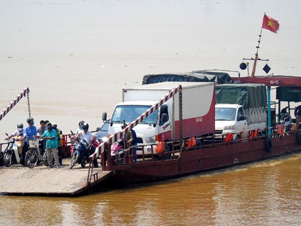 Bến thủy nội địa ngang sông Hồng hoạt động trở lại: Không lơ là phòng, chống dịch Covid-19