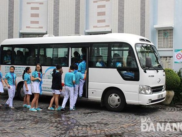 Bộ GD&ĐT đề xuất đưa quy định đưa - đón học sinh bằng ô tô vào Luật Giao thông đường bộ