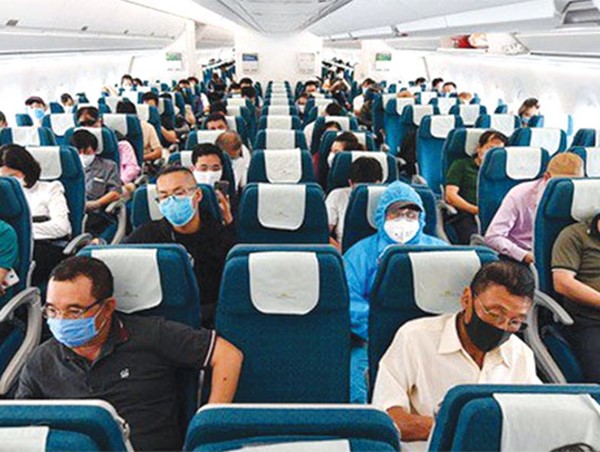 Bỏ giãn cách chỗ ngồi trên máy bay: Quyết định hợp lý