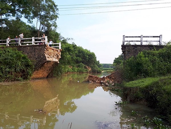 Sập cầu dân sinh ở Quảng Trị, hàng trăm hộ dân bị cô lập