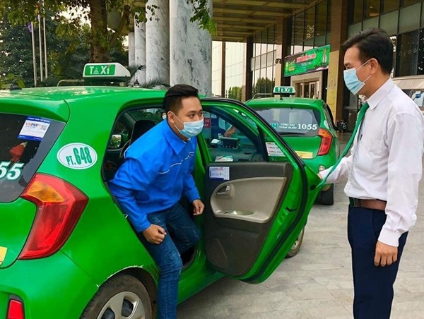 Xăng, dầu giảm sâu: Cước vận tải vẫn đứng im