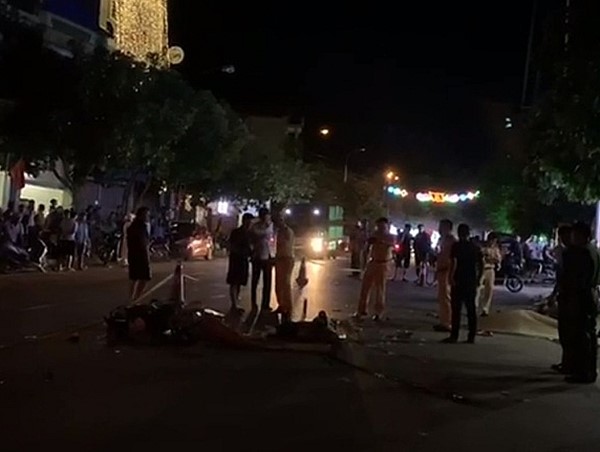 2 người tử vong sau cú đấu đầu của 2 xe máy