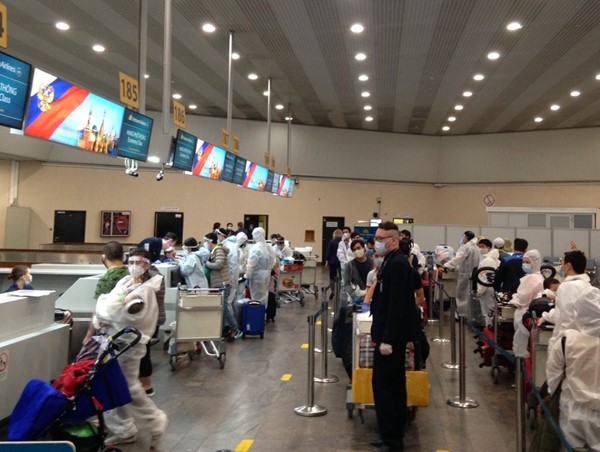 Chuyến bay đưa hơn 340 công dân Việt từ Liên bang Nga hạ cánh ở Vân Đồn