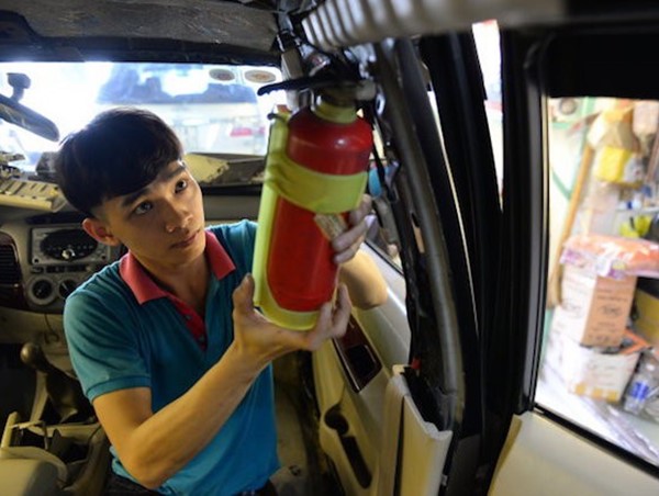 Ô tô từ 4 chỗ phải lắp bình chữa cháy: Bỏ quy định bất hợp lý