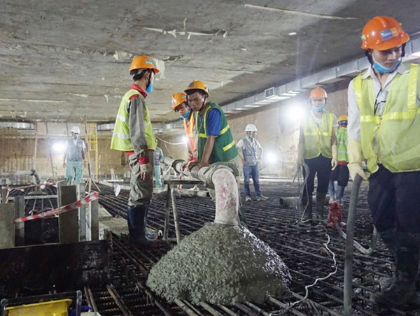 Đổ bê tông nền ga ngầm đầu tiên dự án đường sắt Nhổn - Ga Hà Nội