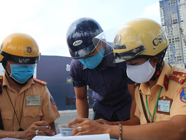 [Infographic] Các mức phạt do thiếu giấy tờ xe khi tham gia giao thông