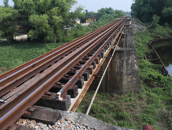 Ra quân nâng cấp các cầu yếu trên tuyến đường sắt Bắc - Nam