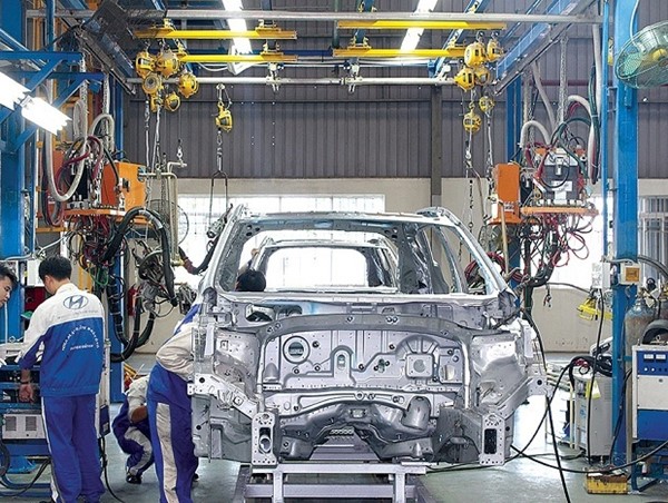 Thủ tướng đồng ý giảm 50% phí trước bạ ô tô sản xuất trong nước