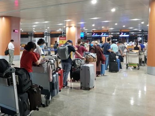 Đưa hơn 240 công dân Việt Nam mắc kẹt ở Myanmar về sân bay Đà Nẵng