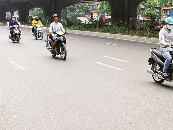 [Điểm nóng giao thông] Chồng chéo vạch kẻ đường 