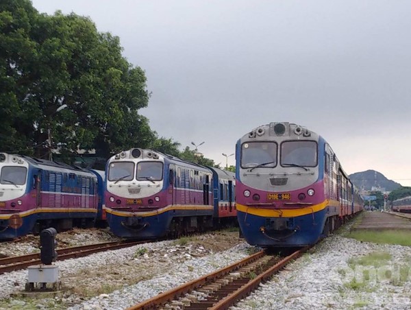 Đường sắt xin kéo dài tuổi thọ cho cả nghìn đầu máy, toa xe “hết đát“