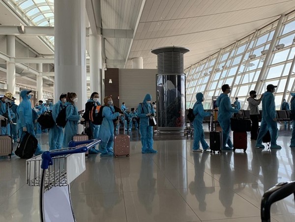 Đưa gần 340 công dân Việt Nam từ Hàn Quốc về nước an toàn