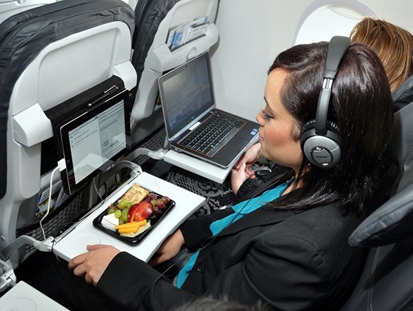 Hành khách quậy phá, chửi bới vì bị yêu cầu dựng thẳng lưng ghế máy bay