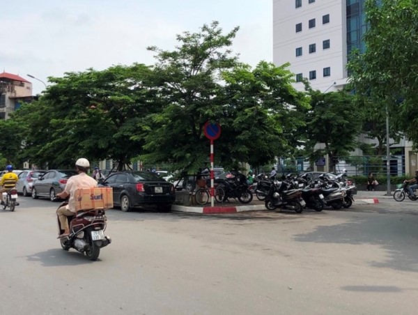 Bao giờ xử lý “điểm đen” phố Vọng - Giải Phóng?